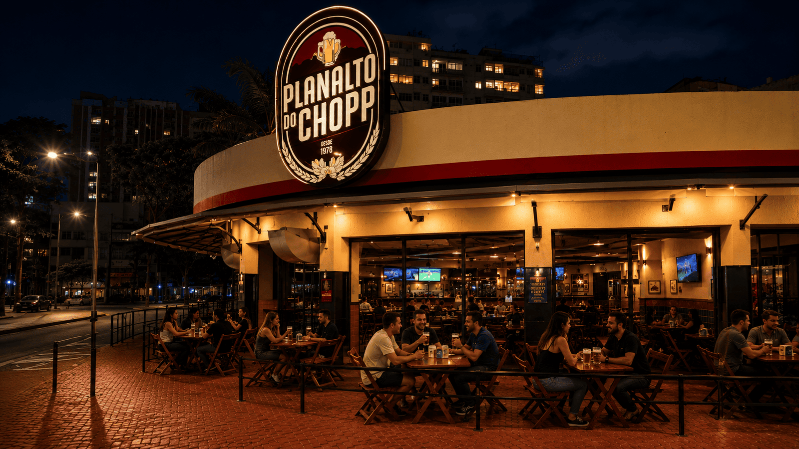 Clientes reunidos na unidade Jacarepaguá do Planalto do Chopp