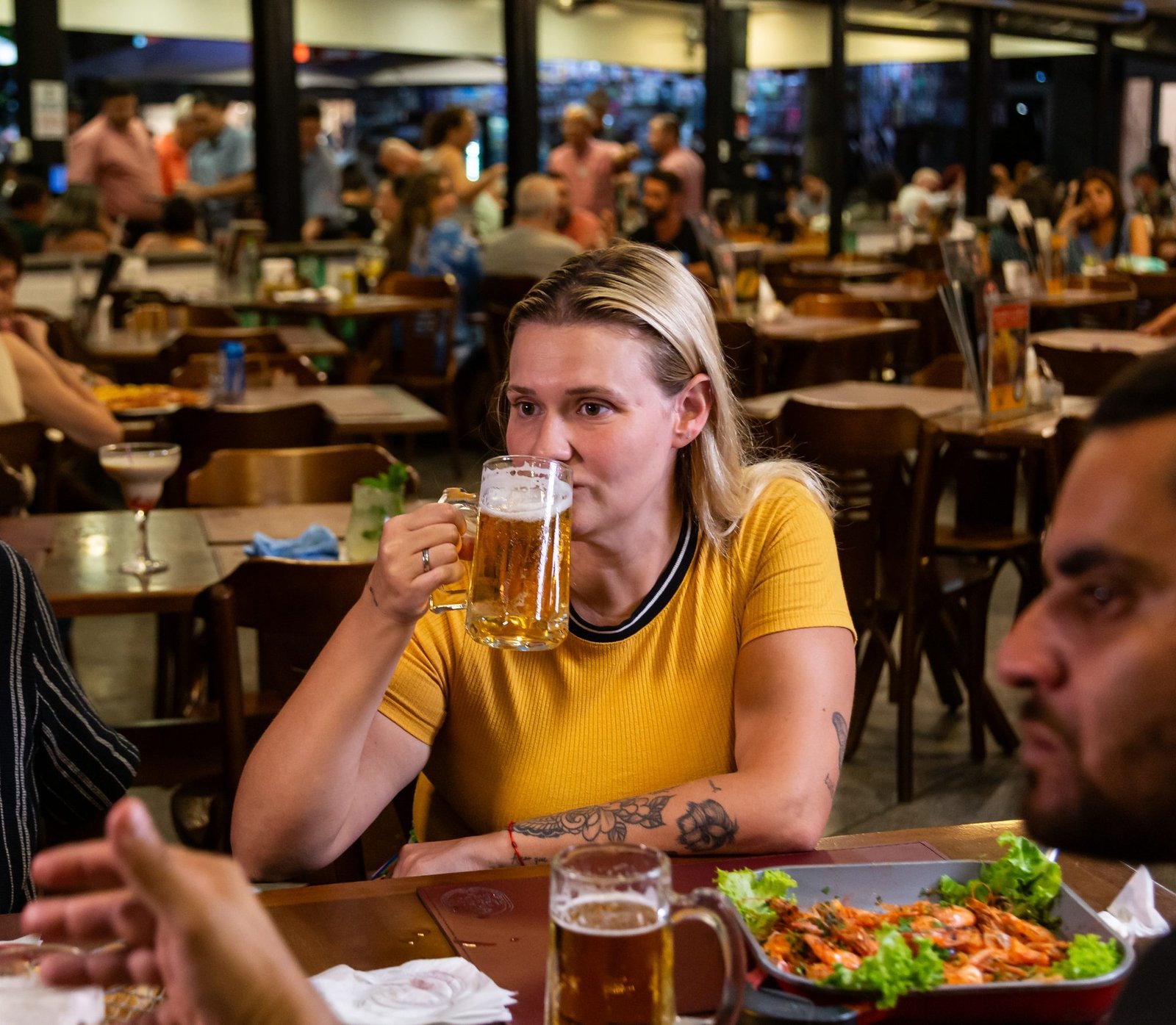 Clientes reunidos na unidade Flamengo do Planalto do Chopp