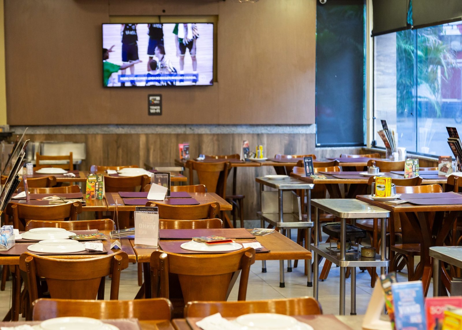 Clientes e ambiente da unidade Grajaú do Planalto do Chopp